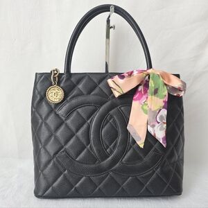 Auth Chanel CC Caviar Medallion Leather Tote